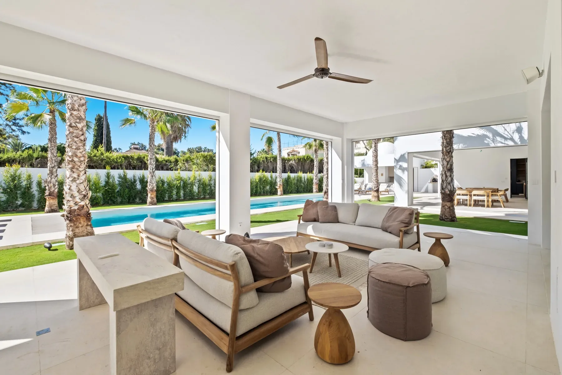 Villa Byblos, Sotogrande: Covered terrace lounge Villa Byblos, Sotogrande: Covered terrace lounge