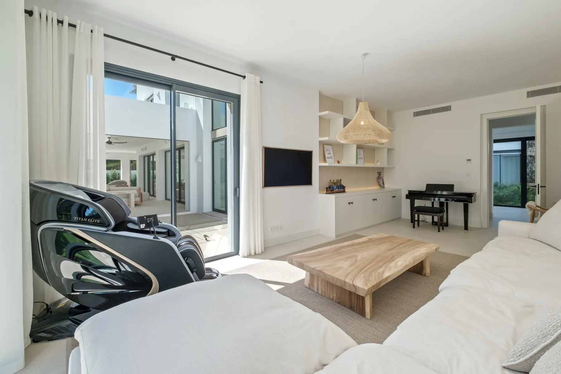 Villa Byblos, Sotogrande: Family lounge Villa Byblos, Sotogrande: Family lounge